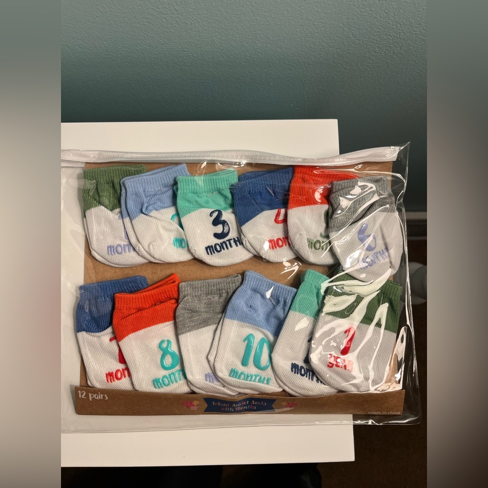 NEW. Infant month socks (boy)